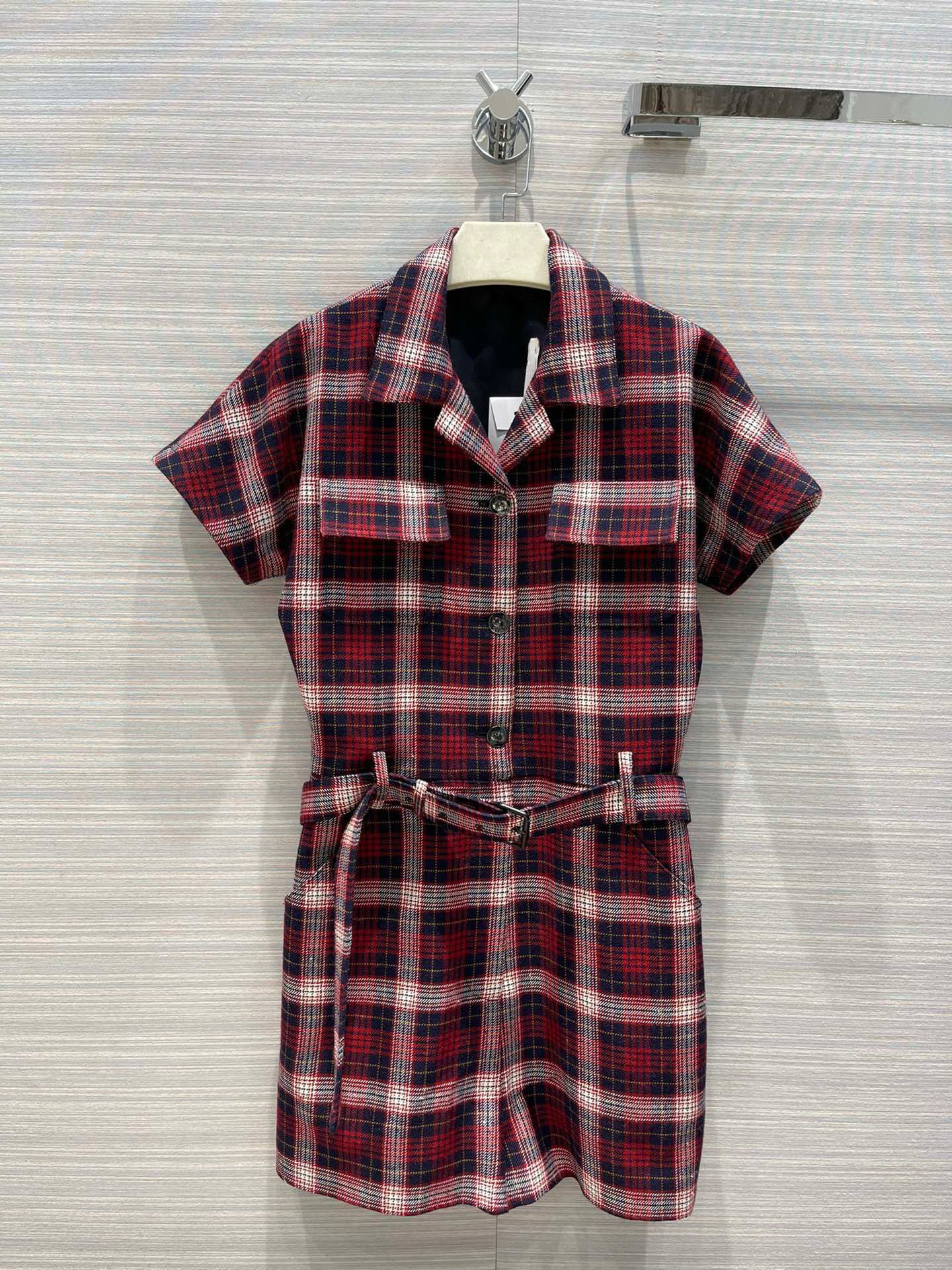 Brand Wool Playsuit for Women 2021 Early Autumn New Products Lapel Short Sleeve Belt Workwear Plaid Short Jumpsuit, Red
Brand Wool Playsuit for Women 2021 Early Autumn New Products Lapel Short Sleeve Belt Workwear Plaid Short Jumpsuit, Red