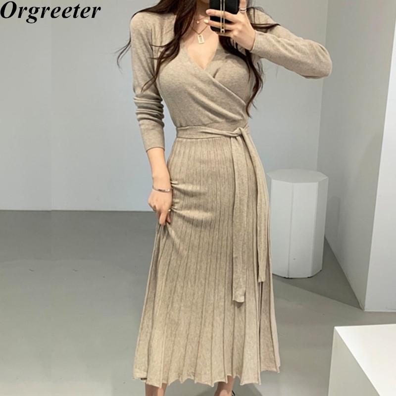 Autumn Winter Korean Casual Belted Knitted Dress Women Sexy V-neck Long Sleeve Pleated Sweater Female Robe 210525, Black
Autumn Winter Korean Casual Belted Knitted Dress Women Sexy V-neck Long Sleeve Pleated Sweater Female Robe 210525, Black