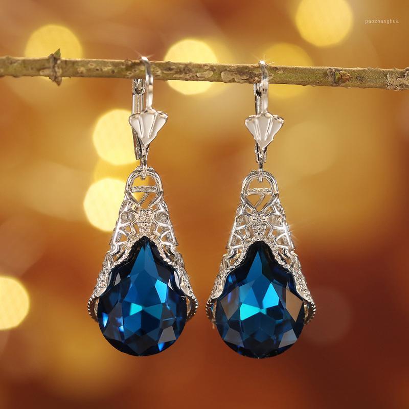 Stud Explosive Earrings Creative Vintage Acrylic Inlaid Crystal Long Wholesale Gift For Women, Golden;silver
Stud Explosive Earrings Creative Vintage Acrylic Inlaid Crystal Long Wholesale Gift For Women, Golden;silver