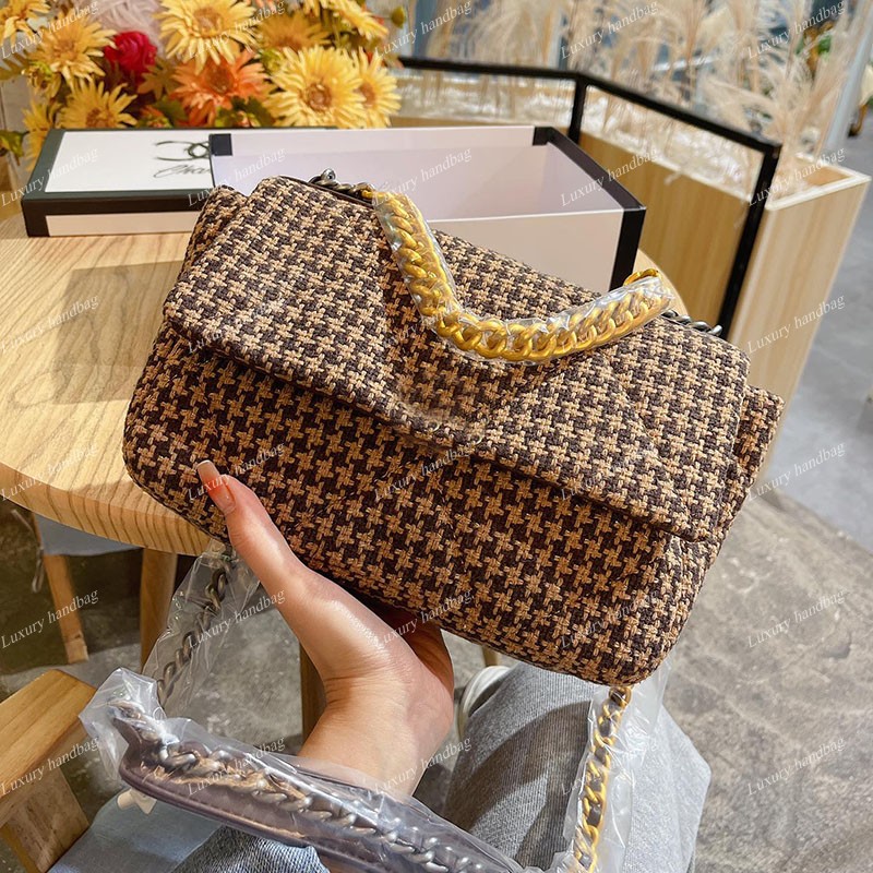 2021 Early Autumn Winter Little Bird Tweed 19 Series Bags Top Brand High Quality Quilted Matelasse Crossbody Shoulder Famous Women Luxury De
2021 Early Autumn Winter Little Bird Tweed 19 Series Bags Top Brand High Quality Quilted Matelasse Crossbody Shoulder Famous Women Luxury De