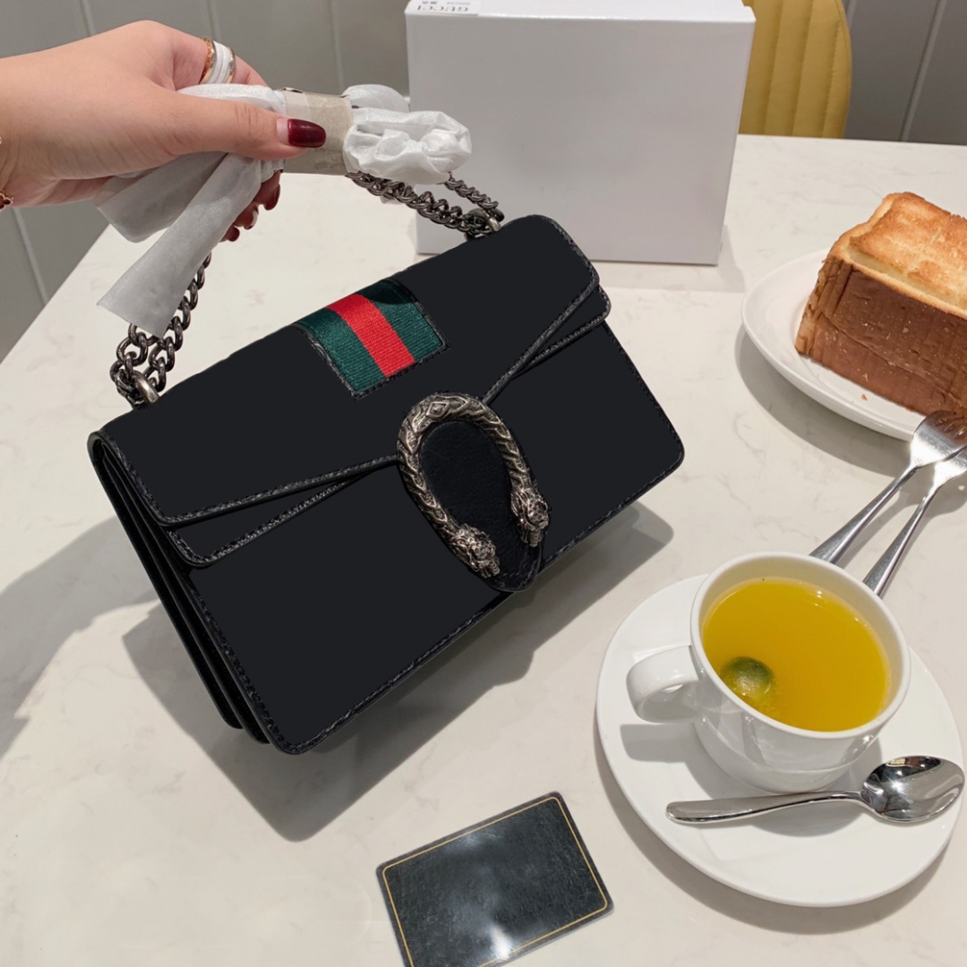 High Quality With Original Box Buckle cover Women Shoulder Bags Cowhide Ladies Handbag Black embossed Siver Chain Clutch Bag Famous Brand Cr
High Quality With Original Box Buckle cover Women Shoulder Bags Cowhide Ladies Handbag Black embossed Siver Chain Clutch Bag Famous Brand Cr