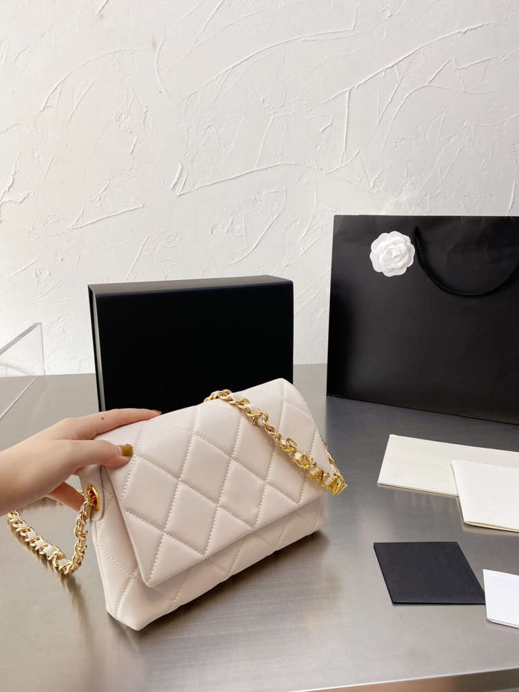 2021 C Fashion Shoulder Bag women's white elegant high-quality leather soft chain shoulder strap high-end temperament, Make up the freight link;don
2021 C Fashion Shoulder Bag women's white elegant high-quality leather soft chain shoulder strap high-end temperament, Make up the freight link;don