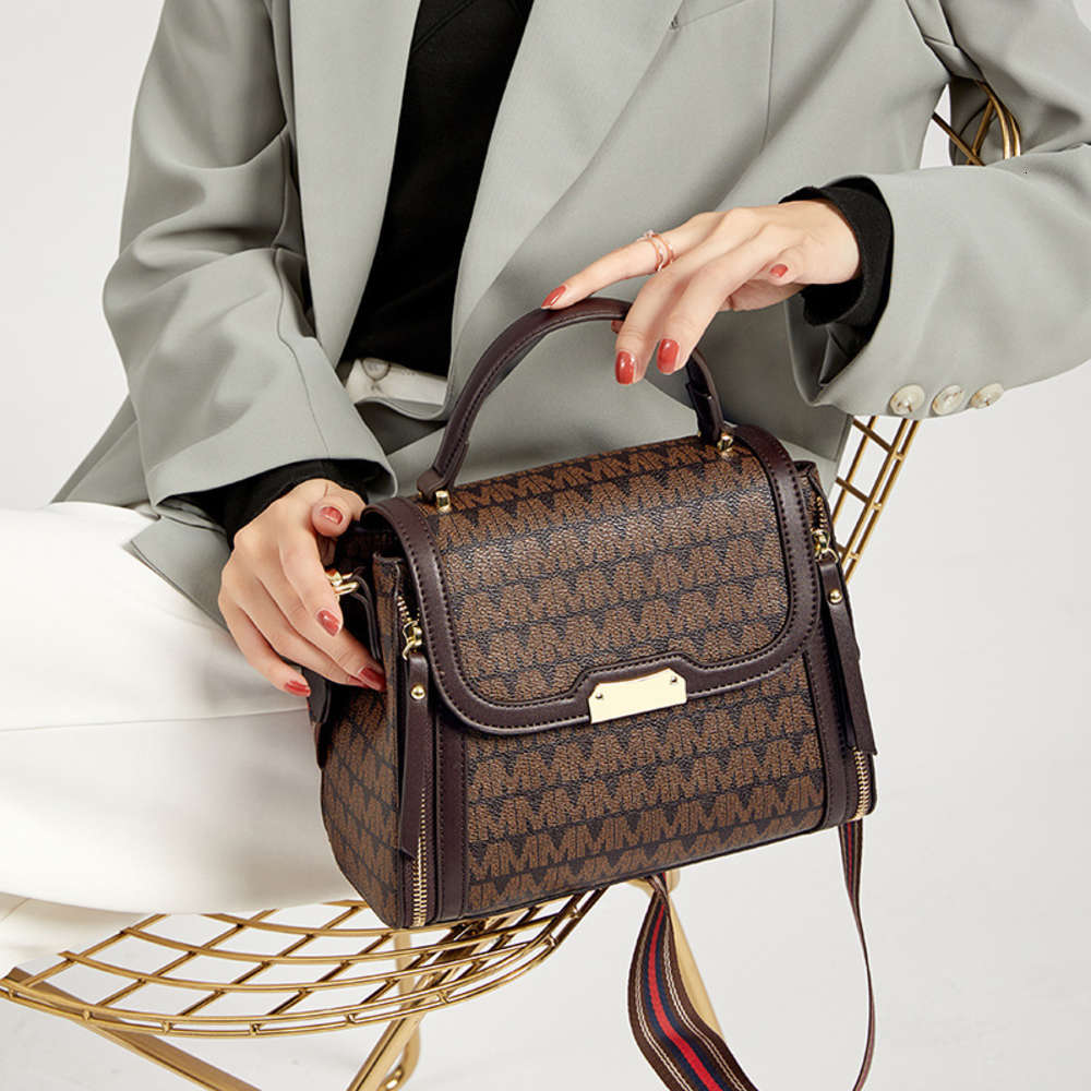 HBP Fashion Bag 2021 new fashion high-end single shoulder small square bag with versatile texture, Red
HBP Fashion Bag 2021 new fashion high-end single shoulder small square bag with versatile texture, Red