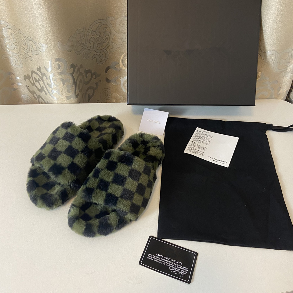 Autumn and winter latest style plush slippers high-end quality 40% wool quality leisure and warm temperament ladies home slipper size 35-41, Black
Autumn and winter latest style plush slippers high-end quality 40% wool quality leisure and warm temperament ladies home slipper size 35-41, Black