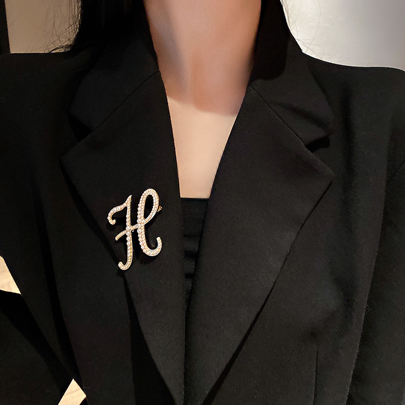 Designer Brooches high quality Pearl letter Brooch Valentine039s Day gift LC2
