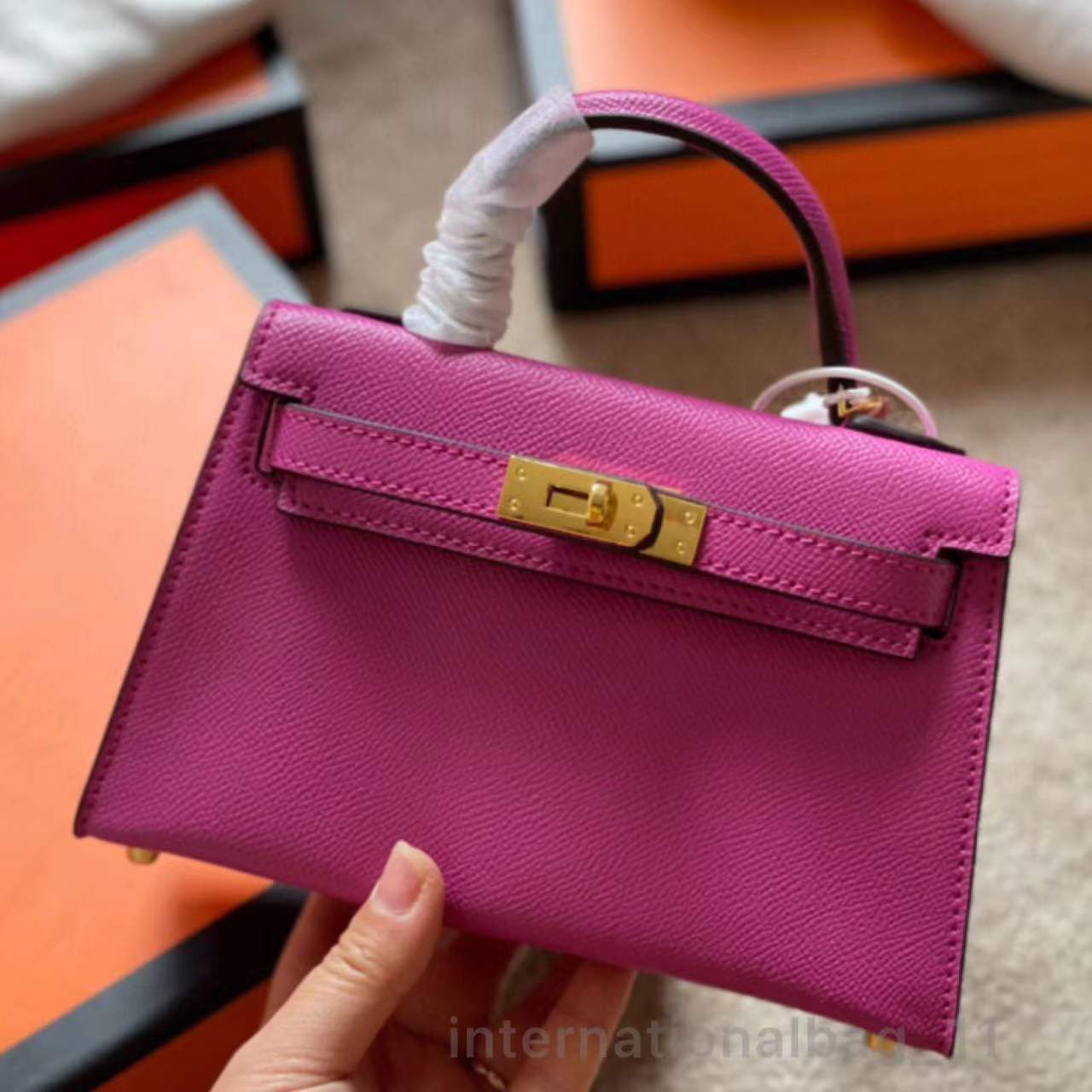 Classic second generation handbag Lady luxury Mini Evening bags Shoulder Slant Purse Pure leather Plain wallet Designer bag, Customize
Classic second generation handbag Lady luxury Mini Evening bags Shoulder Slant Purse Pure leather Plain wallet Designer bag, Customize