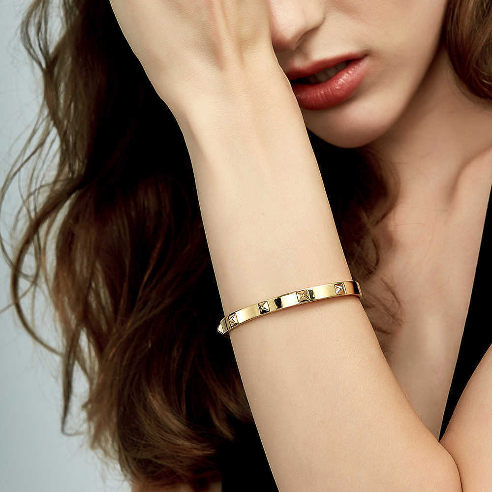 Enfashion Pyramid Spikes Bracelet Manchette Gold Color Stainless Steel Bracelet for Women Cuff Bracelets Bangles Pulseiras Q0720
Enfashion Pyramid Spikes Bracelet Manchette Gold Color Stainless Steel Bracelet for Women Cuff Bracelets Bangles Pulseiras Q0720
