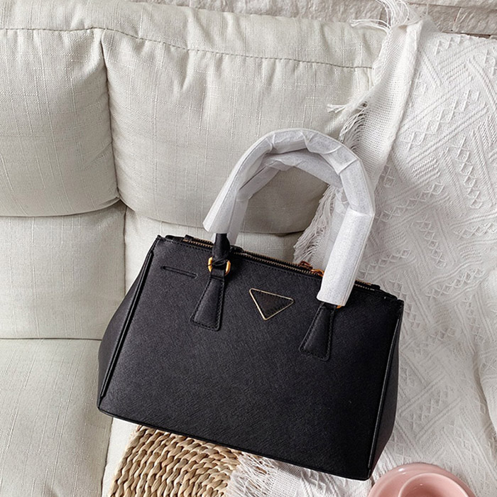 Handbags black Classic women bag Lady Genuine Leather Shoulder bags Crossbody purse Totes, Red 
Handbags black Classic women bag Lady Genuine Leather Shoulder bags Crossbody purse Totes, Red