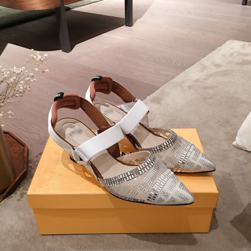 2021 Good Quality Fashion Women Luxurys Designers Shoes Designer Sandals Womens Luxury High Heels Sandal Dress Shoess With Box Size 35-41 -K282, White
2021 Good Quality Fashion Women Luxurys Designers Shoes Designer Sandals Womens Luxury High Heels Sandal Dress Shoess With Box Size 35-41 -K282, White
