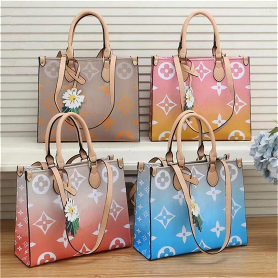 2021 luxurys designers bags womens handbags purse flower tote bag ladies Casual tote PVC leather shoulder bags female big purse ideal, B2
2021 luxurys designers bags womens handbags purse flower tote bag ladies Casual tote PVC leather shoulder bags female big purse ideal, B2