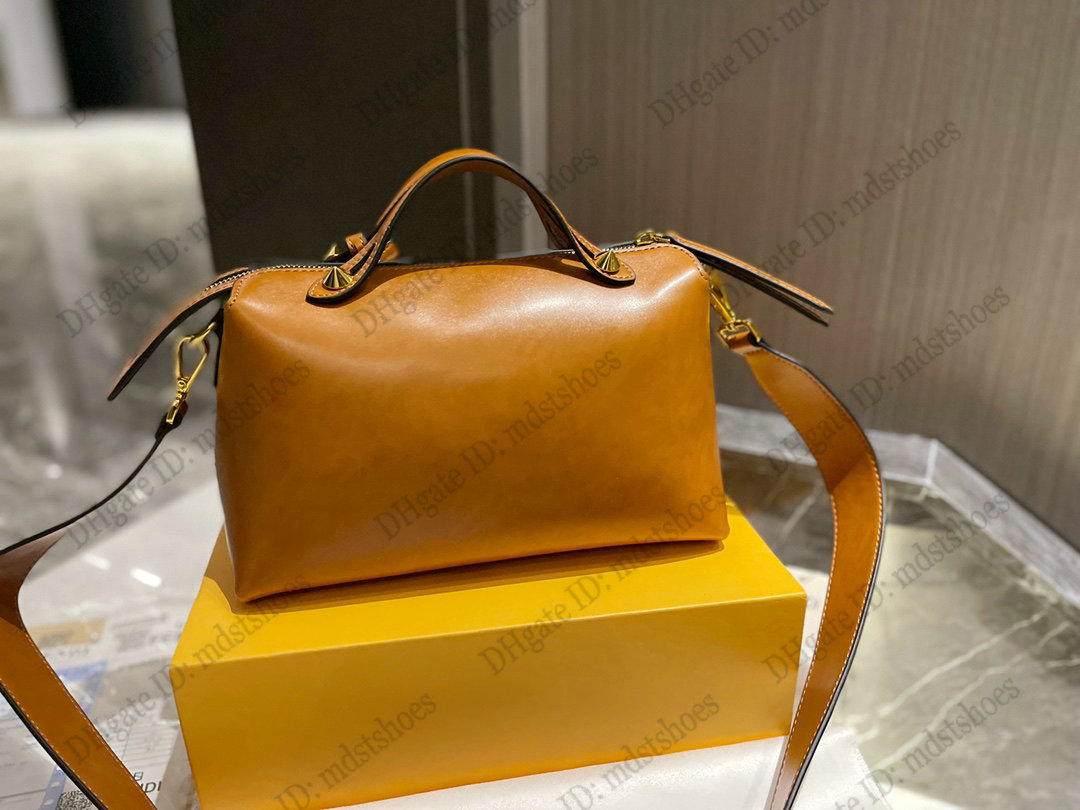 By The Way ROMA Medium Boston Bag Vintage Mini Calf Satchel Handbag Designer Womens Brown Leather Luxurys Shoulder Bags Crossbody
By The Way ROMA Medium Boston Bag Vintage Mini Calf Satchel Handbag Designer Womens Brown Leather Luxurys Shoulder Bags Crossbody