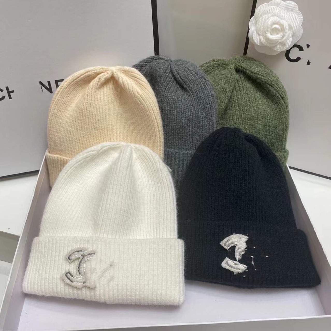 Knitted hat woman autumn/winter couple ear protectors warm cold hat tide male versatile student letter woolen hat
Knitted hat woman autumn/winter couple ear protectors warm cold hat tide male versatile student letter woolen hat