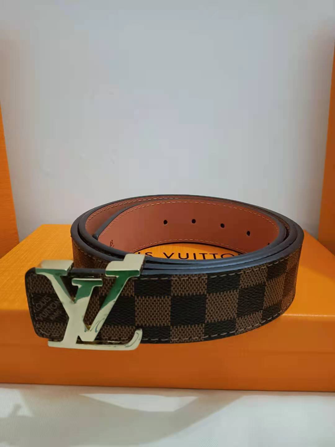 GGLouis
Vutton bag 2021 Fashion Big buckle genuine leather belt with box designer men women high quality mens belts AAA208, Black;brown
GGLouis
Vutton bag 2021 Fashion Big buckle genuine leather belt with box designer men women high quality mens belts AAA208, Black;brown