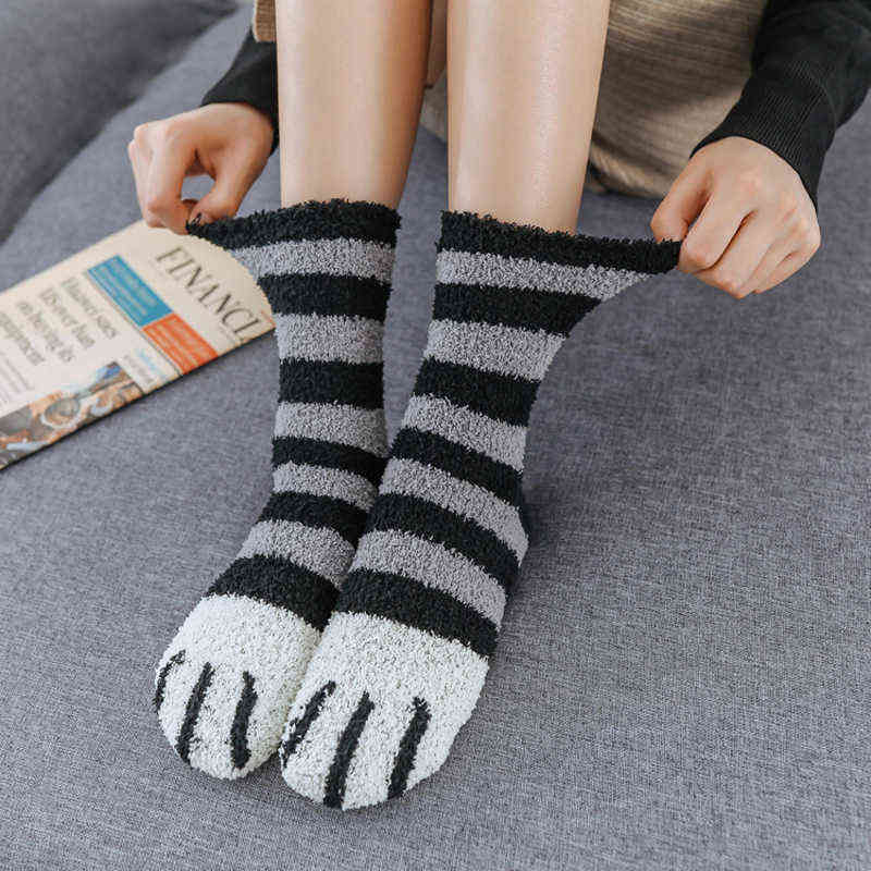 6 Pairs/Lot Winter Warm Cat Paw Socks Women Girl Cartoon Sleeping Home Floor Sock Thick Fuzzy Fluffy Cute Animal Paw Socks Funny 211204