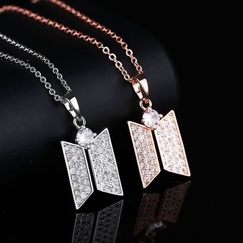 Pendant Necklaces Kpop Bangtan Boys Silver Color Rose Gold Couple Necklace 2021 Crystal Lovers Chokers Fashion Jewelry Gift
Pendant Necklaces Kpop Bangtan Boys Silver Color Rose Gold Couple Necklace 2021 Crystal Lovers Chokers Fashion Jewelry Gift