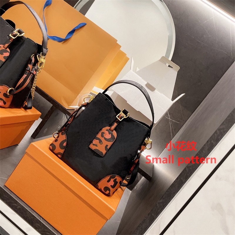 Designer brands high quality drawstring bags Classic Canvas Letters Leopard Print Lady handbags purse shoulder crossbody bucket bag, Black
Designer brands high quality drawstring bags Classic Canvas Letters Leopard Print Lady handbags purse shoulder crossbody bucket bag, Black