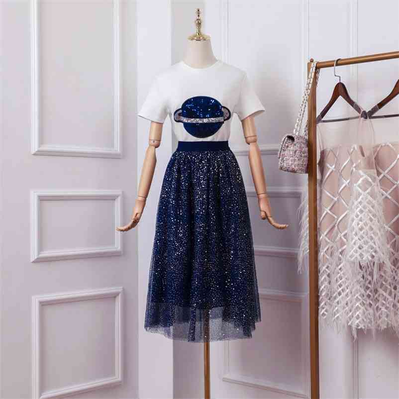 Summer Fashion Women Sequined T-Shirt + Beautiful Mesh Skirt Two Piece Set Female Party Suits A885 210519
Summer Fashion Women Sequined T-Shirt + Beautiful Mesh Skirt Two Piece Set Female Party Suits A885 210519