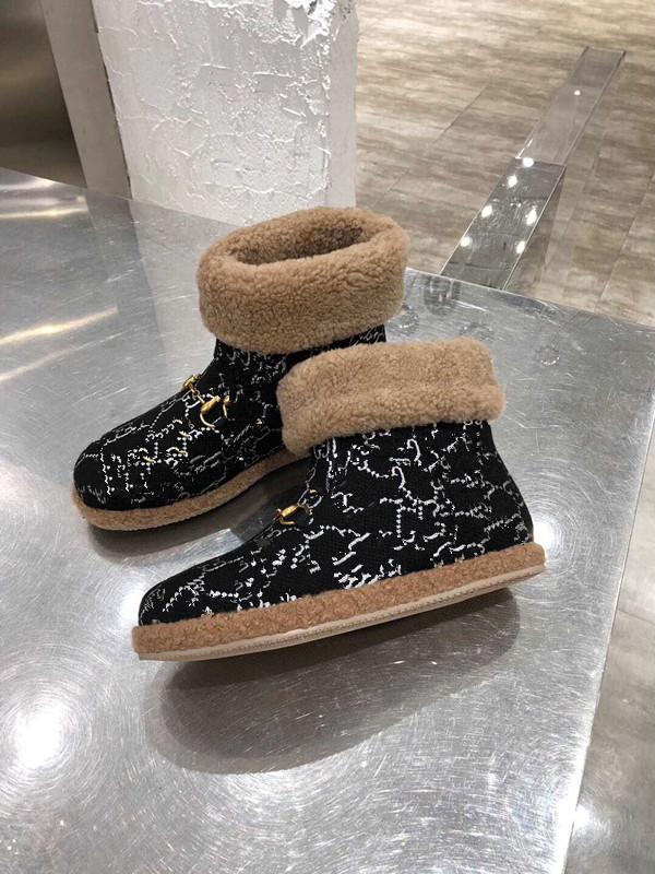 2021 designers snow boots women fashion soft leather flat girls casual winter brown shoe with fur half boot black size 35-41, 01
2021 designers snow boots women fashion soft leather flat girls casual winter brown shoe with fur half boot black size 35-41, 01