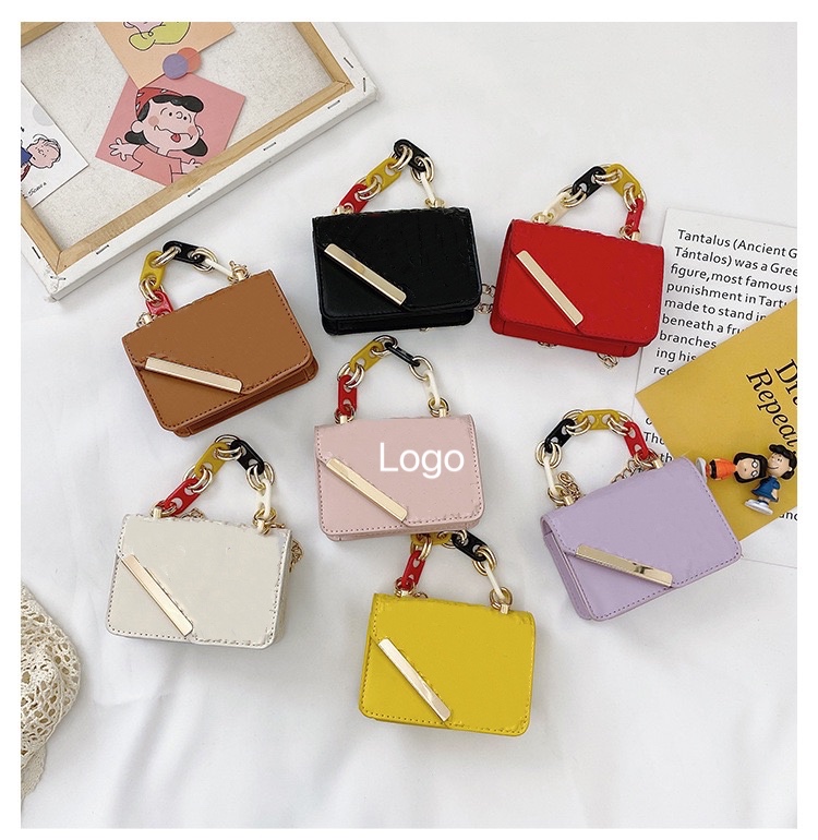 Kids girl designed handbags fashion baby girls letters embossed scarves single shoulder bag children luxury Chain Change Purse shopping bags F401, Mix colors random
Kids girl designed handbags fashion baby girls letters embossed scarves single shoulder bag children luxury Chain Change Purse shopping bags F401, Mix colors random