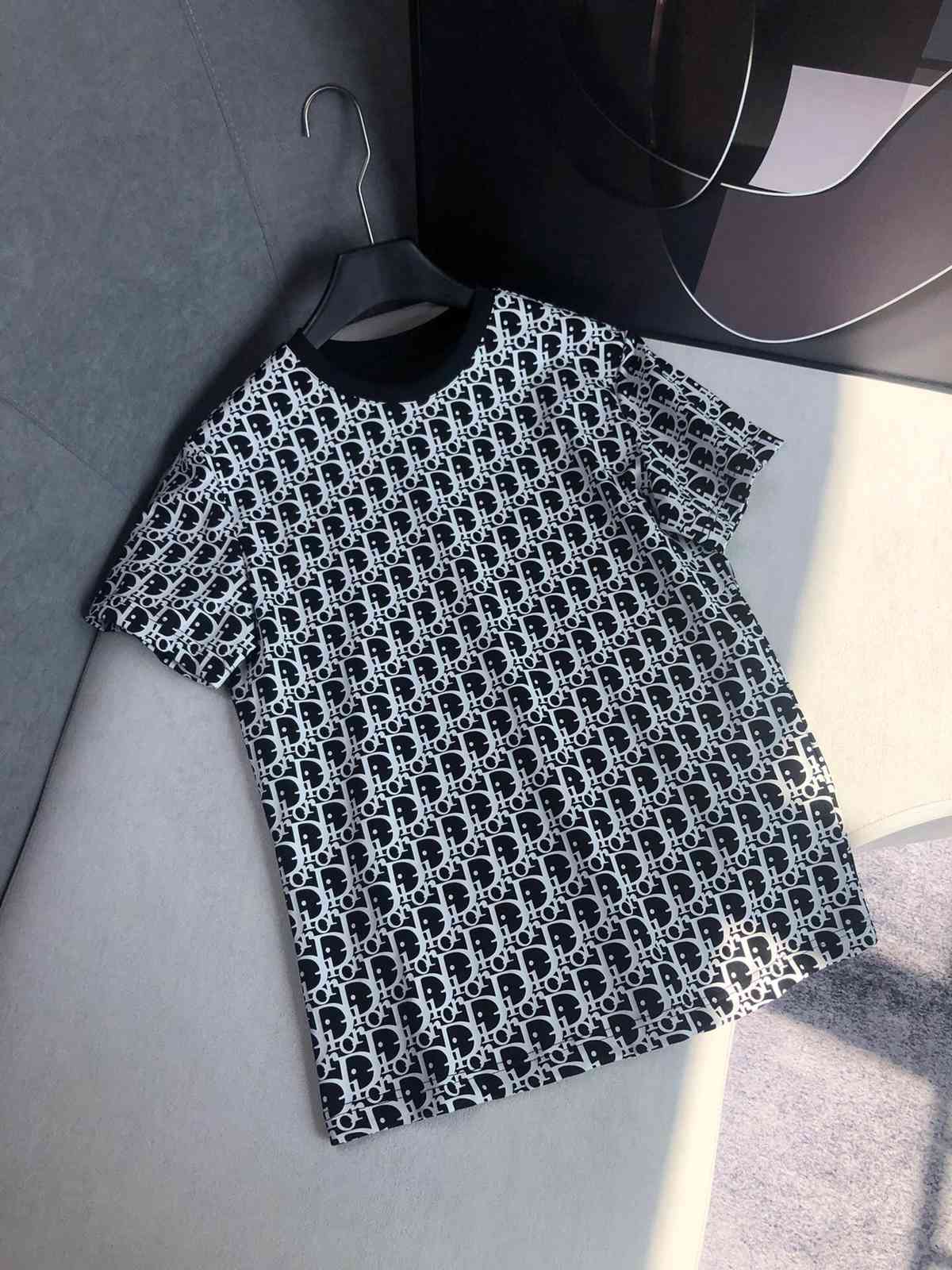 spring and summer 21 new fashion brand CD alphabet full print old flower round neck short sleeve T-shirt, same for men and women, White;black
spring and summer 21 new fashion brand CD alphabet full print old flower round neck short sleeve T-shirt, same for men and women, White;black