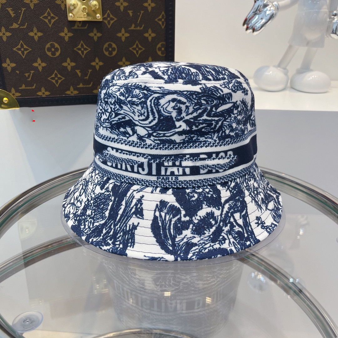 This navy blue Roe print bucket hat features an iconic design in navy blue canvas, elaborately decorated with embroidered ribbons with capit, Blue;gray
This navy blue Roe print bucket hat features an iconic design in navy blue canvas, elaborately decorated with embroidered ribbons with capit, Blue;gray