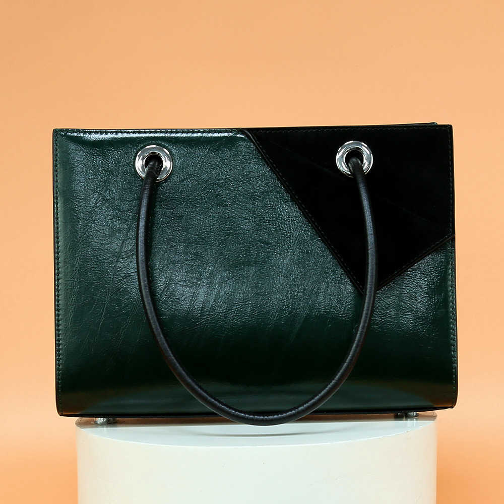 Bag 2021 new fashion versatile Leather Messenger simple portable one shoulder large oil wax leather bag, Dark green
Bag 2021 new fashion versatile Leather Messenger simple portable one shoulder large oil wax leather bag, Dark green