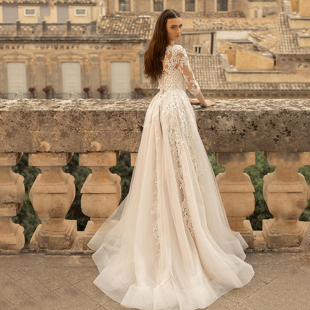 Gorgeous A Line Lace Long Wedding Dress Crew Neck Elegant Country Beach Bride Dresses Embroidery Appliques Tulle Sweep Train Button Back Bridal Gowns 
