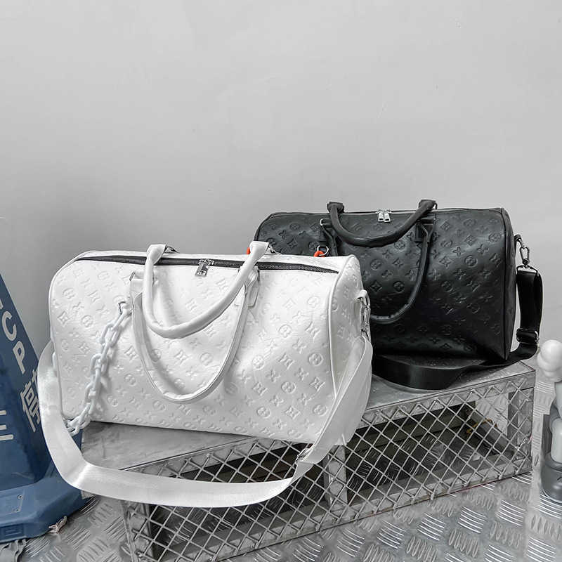 Travel Duffels handbag Women and Men Large Leather Luxury handbag Embossed Fashion gym travel Tote Bag Weekend Duffle Femal 211108
Travel Duffels handbag Women and Men Large Leather Luxury handbag Embossed Fashion gym travel Tote Bag Weekend Duffle Femal 211108