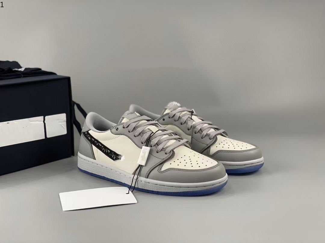Launched in 2021, anniversary collaboration grey and white French fashion style label Kim Jones Shoe size mjjj001
Launched in 2021, anniversary collaboration grey and white French fashion style label Kim Jones Shoe size mjjj001
