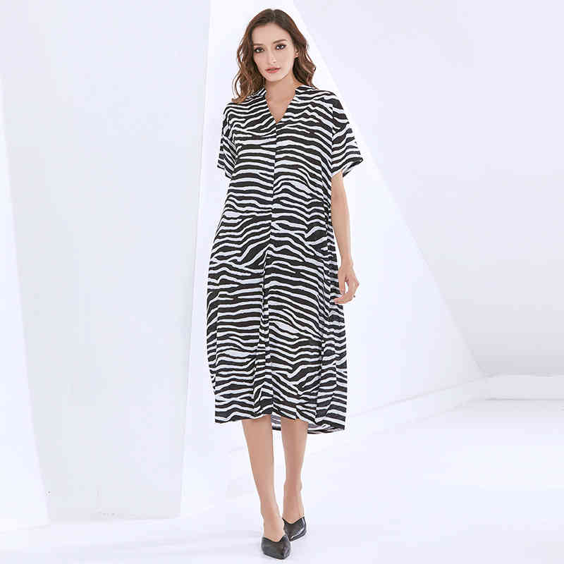 VGH Print Striped Dress For Women V Neck Short Sleeve Casual Loose Midi Korean Dresses Female Fashionable New Clothing Spring 210421
