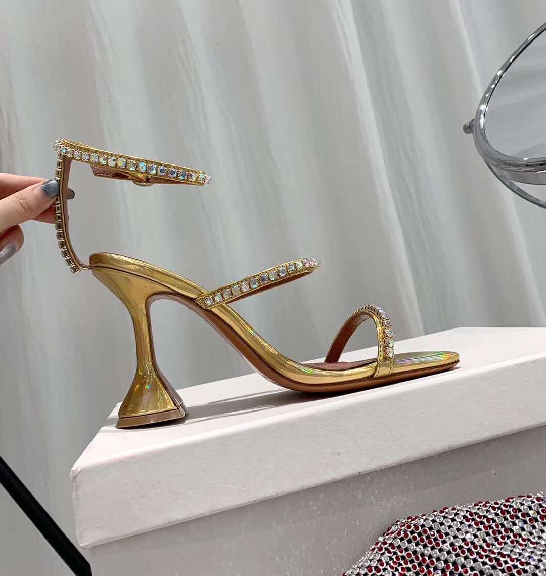 2021High- Perfect Official Quality Amina Shoes Genuine Leather Muaddi Heeled Sandal Woman Slingback Ankle Strap Open Toe Crystal Embellished, 2 as pic 
2021High- Perfect Official Quality Amina Shoes Genuine Leather Muaddi Heeled Sandal Woman Slingback Ankle Strap Open Toe Crystal Embellished, 2 as pic