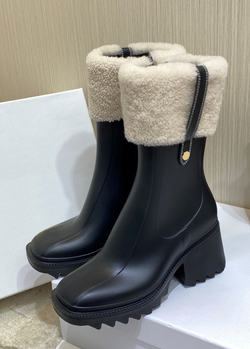 Luxurys Designers Women Rain Boots England Style Waterproof Welly Rubber Water Rains Shoes Ankle fur Boot Booties Outdoor Rainshoes от DHgate WW