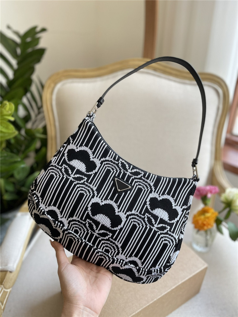 Black and White hobo bag Women's designer handbag Cartoon flower pattern knitting bags cute size sweet cool style handbags purse
Black and White hobo bag Women's designer handbag Cartoon flower pattern knitting bags cute size sweet cool style handbags purse