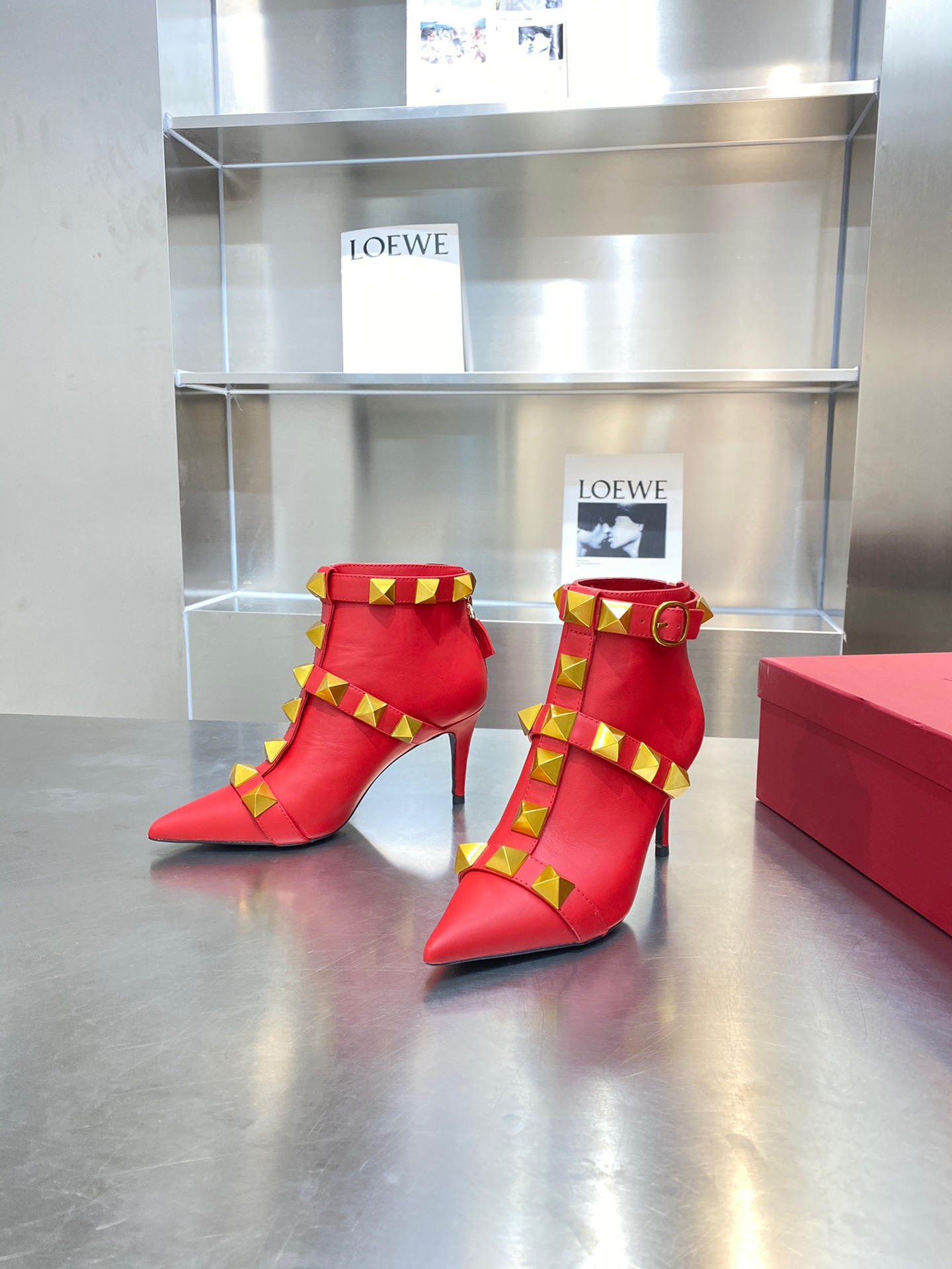 European and American style women's short boots pointed leather material designer rivet design high heels size 35-40, Red
European and American style women's short boots pointed leather material designer rivet design high heels size 35-40, Red