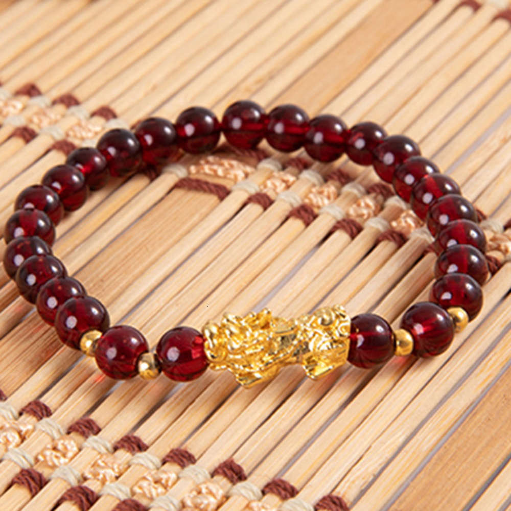 Hand catenary wine red single circle gold imitation Garnet Bracelet for women, Black 
Hand catenary wine red single circle gold imitation Garnet Bracelet for women, Black
