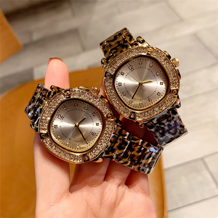 Full Diamonds Luxury Woman watches Fashion Speical Band Ladies dress female Jewelry buckle wristwatch gifts for girls Leopard Lady table clock, Picture color(only 1 watch)
Full Diamonds Luxury Woman watches Fashion Speical Band Ladies dress female Jewelry buckle wristwatch gifts for girls Leopard Lady table clock, Picture color(only 1 watch)