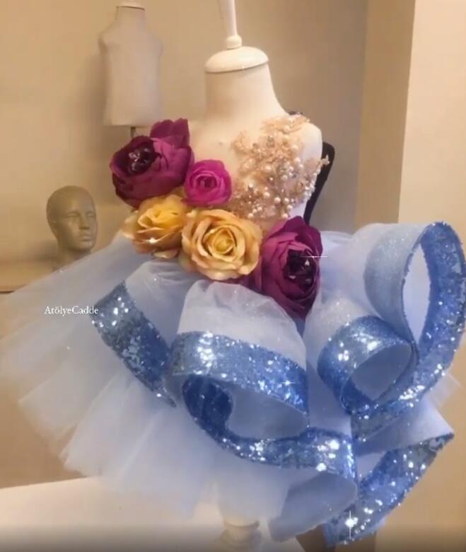 2021 Sheer Neck Crystals Flower Girl Dresses Ball Gown Hand Made Flowers Tulle Lilttle Kids Birthday Pageant Weddding Gowns