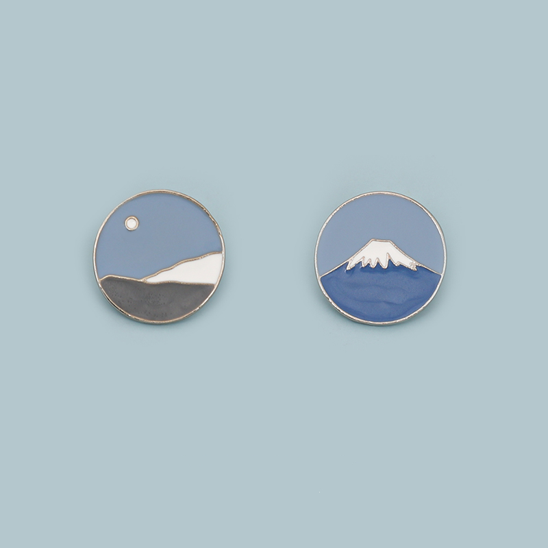 Japanese Retro Mount Fuji Brooches for Women Cartoon Fashion INS Enamel Paint Lapel Pins Funny Badges Denim Shirt Gift Bag Accessories Collar Pin
Japanese Retro Mount Fuji Brooches for Women Cartoon Fashion INS Enamel Paint Lapel Pins Funny Badges Denim Shirt Gift Bag Accessories Collar Pin