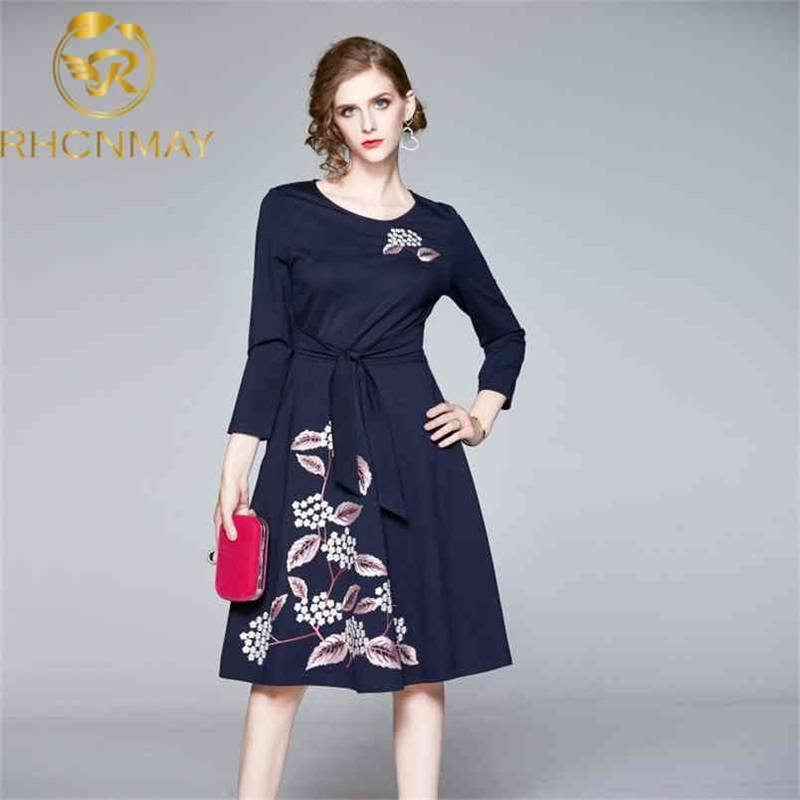 Women Bule Prints Dress Autumn French Elegant Grace Long Sleeve Lace up Crew neck A-line Embroidery 210506