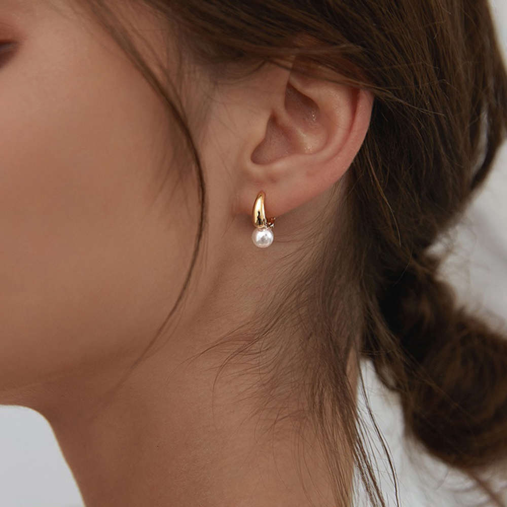 earrings French Pearl Fashion design sense of minority temperament advanced atmosphere light luxury Earrings female, Golden
earrings French Pearl Fashion design sense of minority temperament advanced atmosphere light luxury Earrings female, Golden