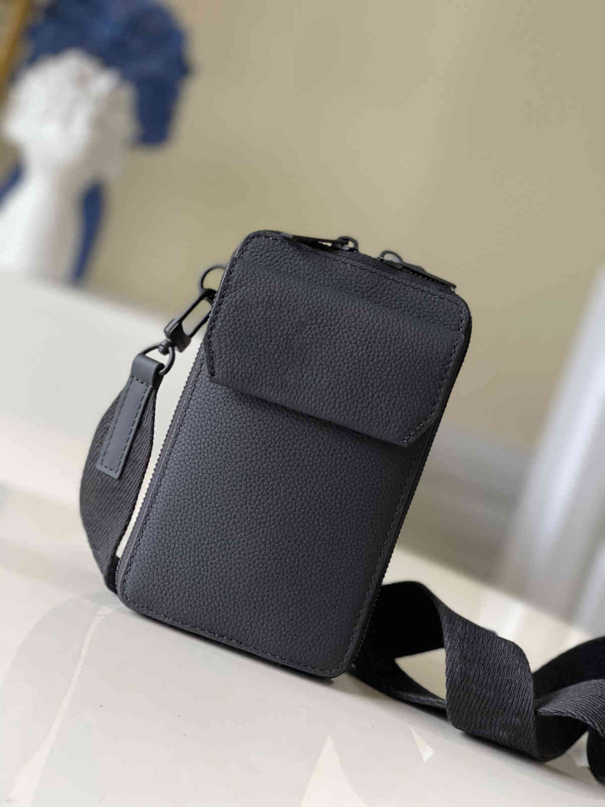 TOP M57089 Aerogram phone pouch WOMEN and men bag soft calf leather shoulder Bags with removable strap hands-free carry dedigner, Black