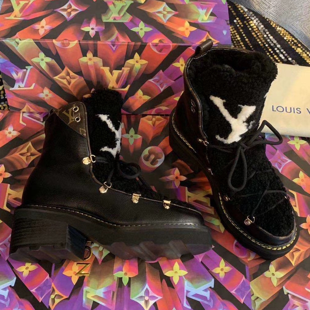Quality fashion leather star women Designer boots martin short spring ankle Exquisite woman shoes cowboy booties bagshoe1978 231, Black
Quality fashion leather star women Designer boots martin short spring ankle Exquisite woman shoes cowboy booties bagshoe1978 231, Black