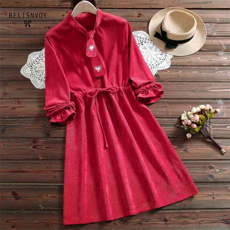 Japanese Mori Girl Winter Autumn Dress Women Embroidery Heart Long Sleeve Corduroy Dresses Navy Blue Red Vintage Vestidos 210520
Japanese Mori Girl Winter Autumn Dress Women Embroidery Heart Long Sleeve Corduroy Dresses Navy Blue Red Vintage Vestidos 210520