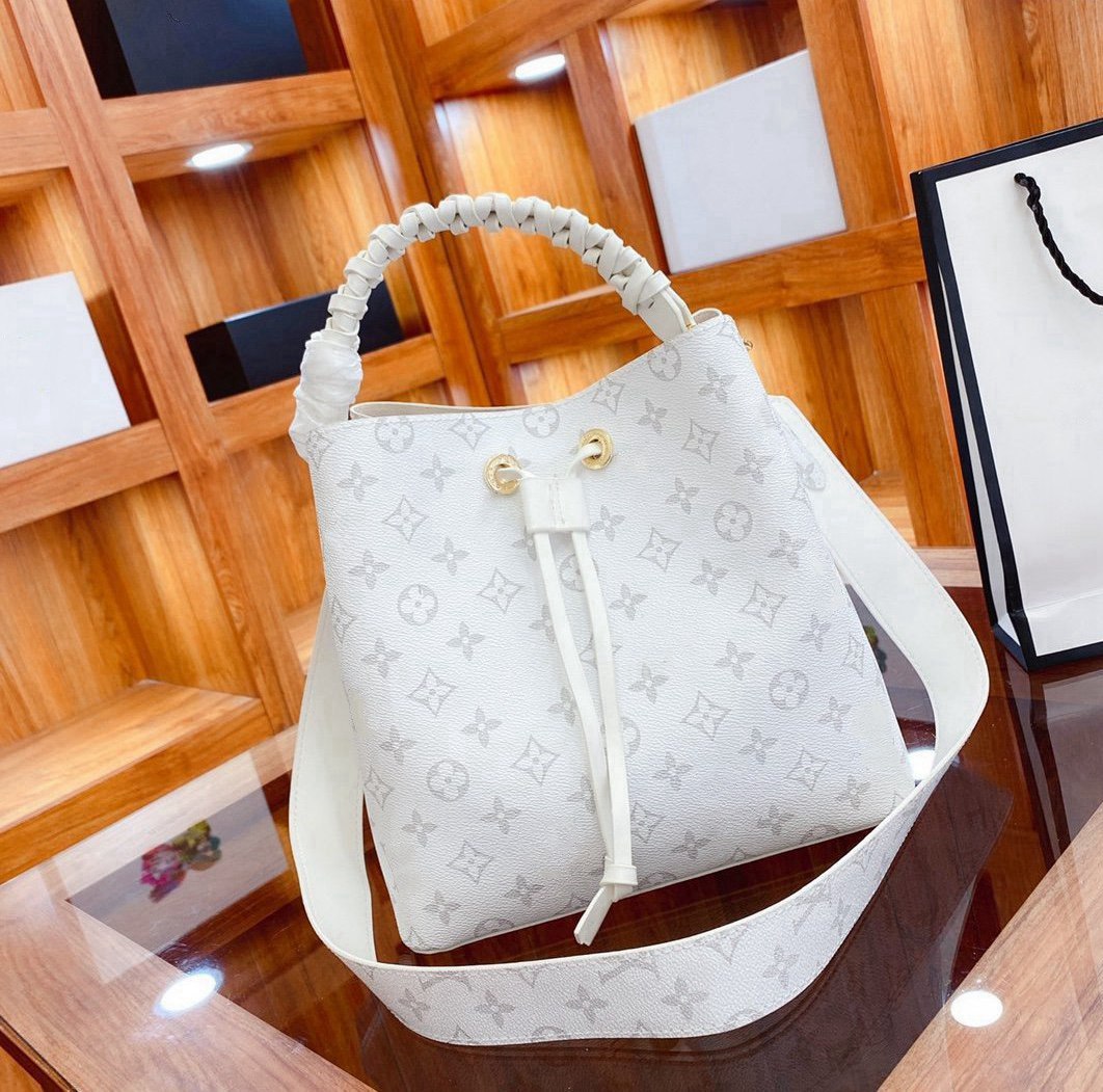 2021 On Sale high quality Classic Luxury Brand Leather bags men and women shoulder Messenger bag portable backpack -L3533, A-l3533
2021 On Sale high quality Classic Luxury Brand Leather bags men and women shoulder Messenger bag portable backpack -L3533, A-l3533