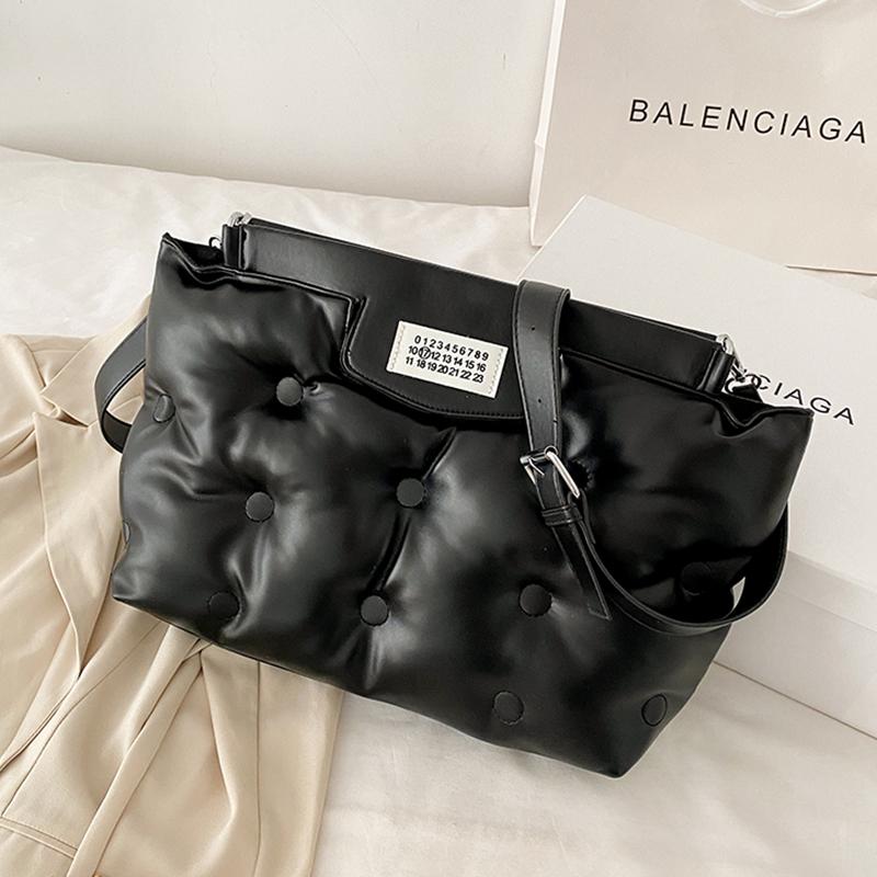 Shoulder Bags Designer Clouds Clutch Bag Women Luxury Pu Leather Space Cotton Crossbody Large Capacity Tote Winter, Black
Shoulder Bags Designer Clouds Clutch Bag Women Luxury Pu Leather Space Cotton Crossbody Large Capacity Tote Winter, Black
