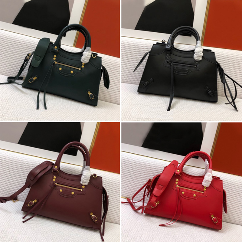 Classic Handle Handbags vintage designers mini bag Alligator pattern shoulder bags rivet solid rivets motorcycle High quality Cross Body womens Handbag, Red
Classic Handle Handbags vintage designers mini bag Alligator pattern shoulder bags rivet solid rivets motorcycle High quality Cross Body womens Handbag, Red