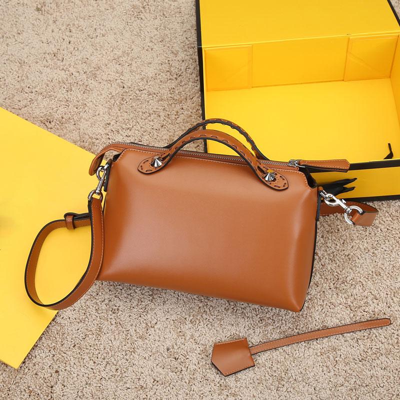 Boston handbags luxury designer handbag high quality one shoulder bag letter pillow bags ladies style op 2021, Dust bag
Boston handbags luxury designer handbag high quality one shoulder bag letter pillow bags ladies style op 2021, Dust bag