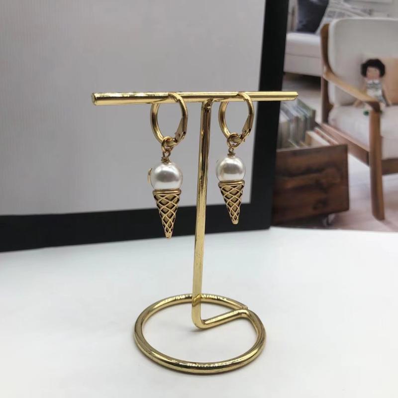 Stud Classic Sweet Original Strawberry High-end Earring Luxury S925 Sterling Silver 1:1 Jewelry Couples Festival Gift, Golden;silver
Stud Classic Sweet Original Strawberry High-end Earring Luxury S925 Sterling Silver 1:1 Jewelry Couples Festival Gift, Golden;silver
