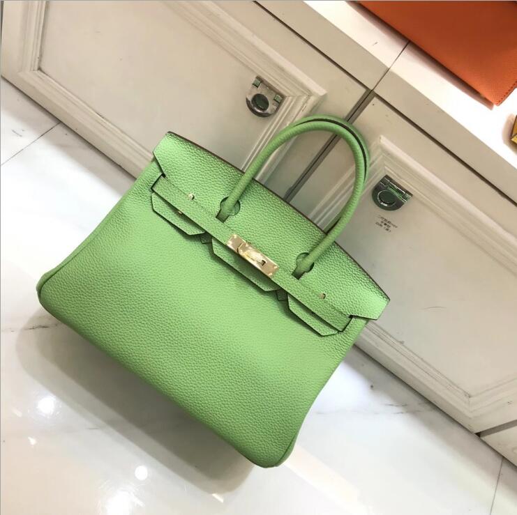 2021 Avocado Green 35CM 30CM 25CM Fashion Bags Classic Designer Women Totes Shoulder bag With Real Lock Stamped Lady Cowskin Genuine leather Handbag, Avocado color
2021 Avocado Green 35CM 30CM 25CM Fashion Bags Classic Designer Women Totes Shoulder bag With Real Lock Stamped Lady Cowskin Genuine leather Handbag, Avocado color