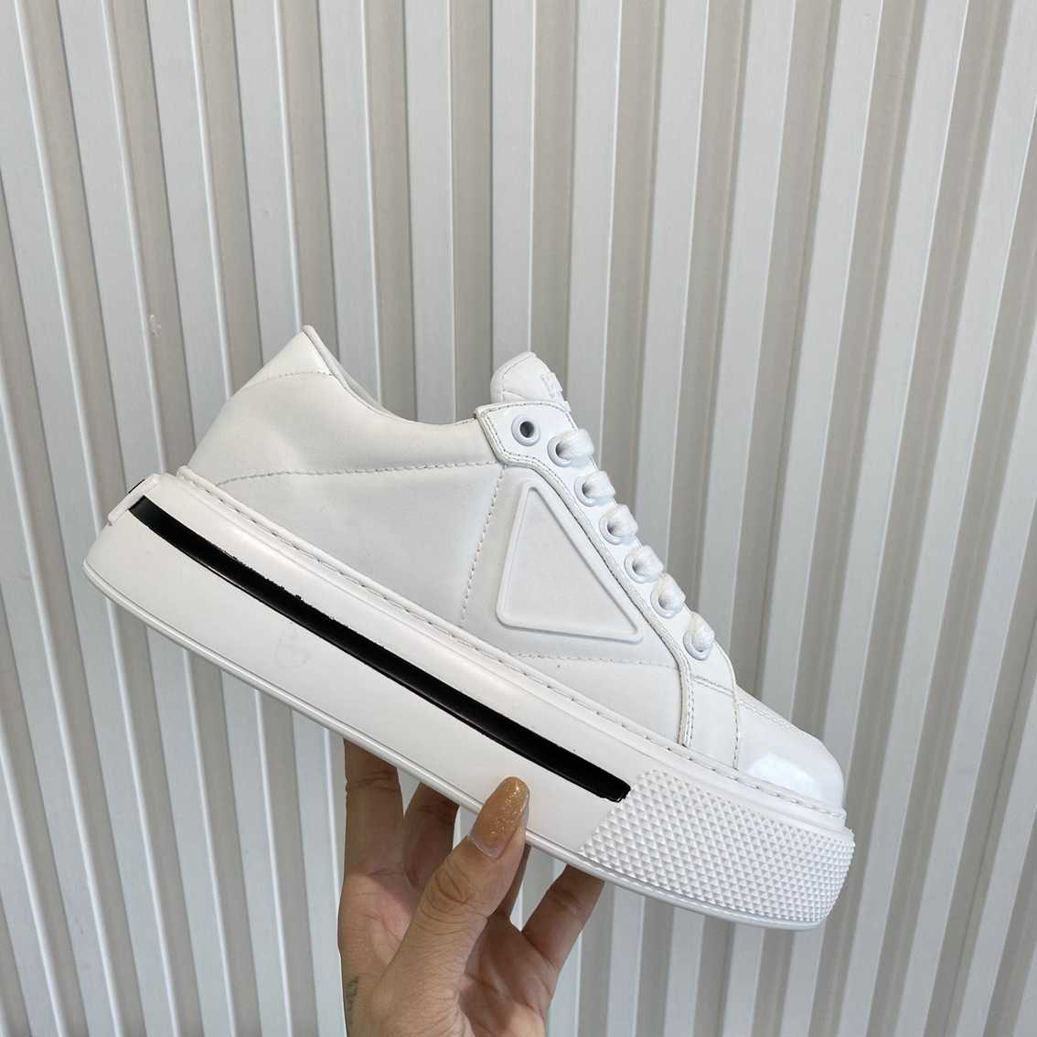Ladies genuine leather runners trainers Luxury brand Women platform casual sport shoes fashion TPU foam outsole sneakers top designer woman shoe
Ladies genuine leather runners trainers Luxury brand Women platform casual sport shoes fashion TPU foam outsole sneakers top designer woman shoe